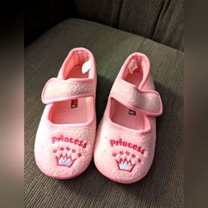 Ragg Toddler slippers with silicone soles. Size 10.